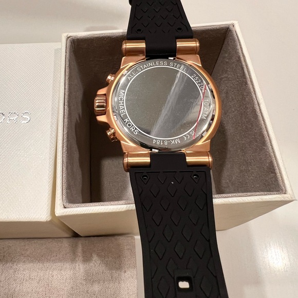 Men’s Michael Kors Oversized Dylan Watch in Rose Gold & Black - Picture 7 of 15